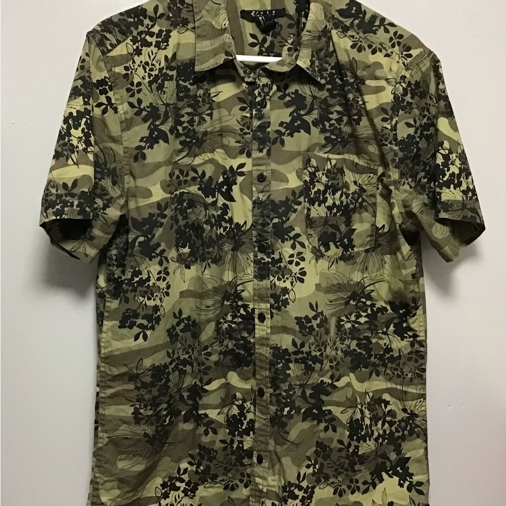 Casual Button down shirt size Large.